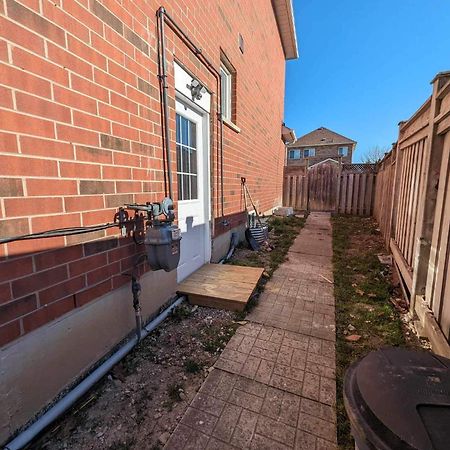 Wonderland Apartment - 6 Min By Walking Vaughan Εξωτερικό φωτογραφία